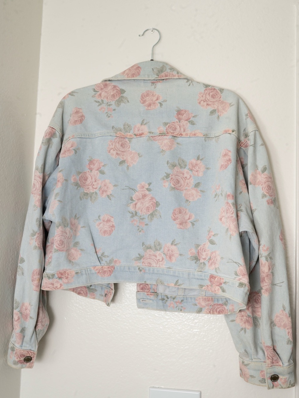 💐 Hollister Floral Crop Denim Jacket - Picture 3 of 5